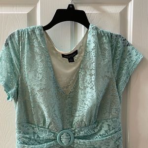 Beautiful lacy dress 👗 in Mauve